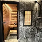 Nilirakka - Luxury Log In