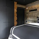 Nilirakka - Luxury Log In