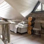 Nilirakka - Luxury Log In Levi