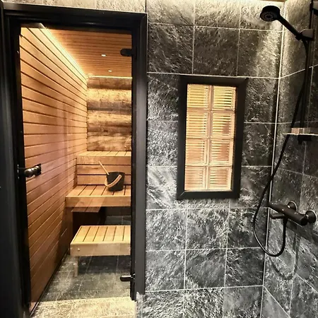 Nilirakka - Luxury Log In