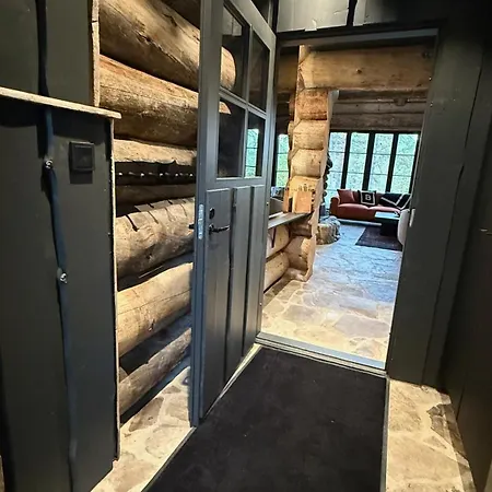 Nilirakka - Luxury Log In *