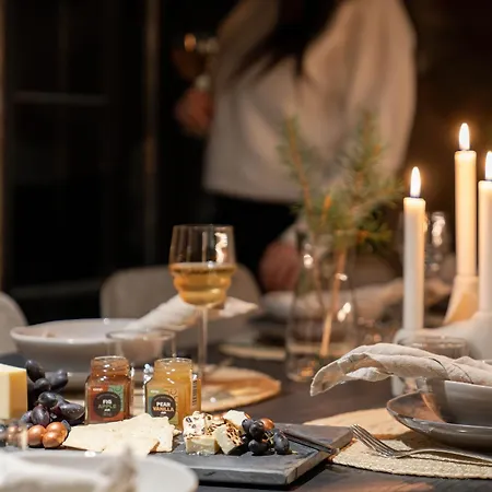 Nilirakka - Luxury Log In Levi